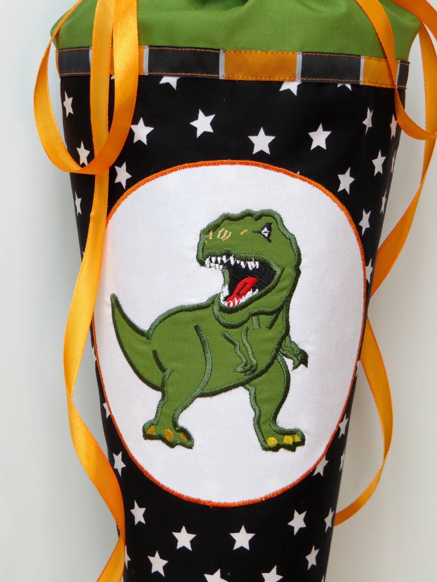 Schultüte Dinosaurier schwarz oliv Zuckertüte aus Stoff